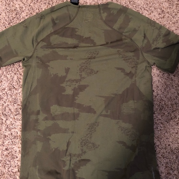 Camo print North face active wear t shirt - Picture 2 of 2